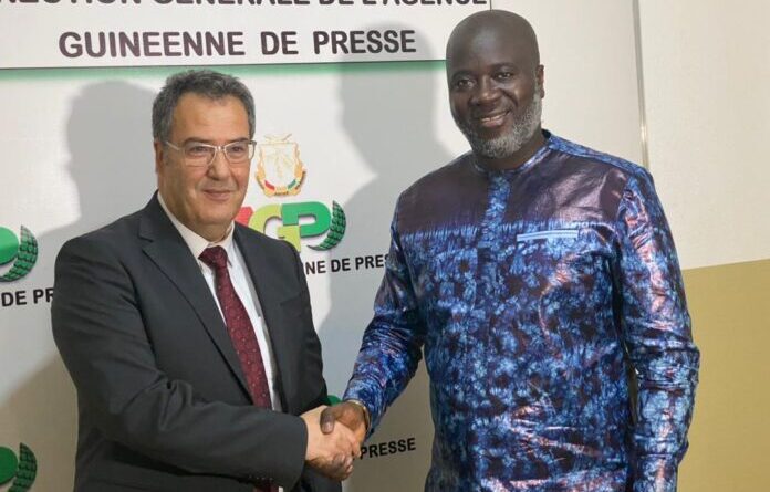 Conakry, 08 Aout (AGP)- Dans le cadre du renforcement des liens d’amitié et de coopération entre la Guinée et l’Algérie notamment dans le domaine des Agences de presse, l’Ambassadeur d’Algérie en Guinée, SEM Abdelfetah Daghmoun, a été reçu mardi 08 Août 2023 par le Directeur Général de l’Agence Guinéenne de Presse (AGP), M. François Mara.
