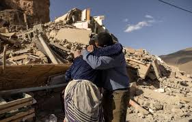 Un tremblement de terre a semé destruction et dévastation au Maroc, où le nombre de morts et de blessés continue d'augmenter après que les équipes de secours ont déterré des personnes vivantes et mortes dans des villages réduits en décombres.