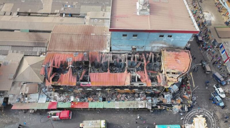 Incendie au marché de madina: une vingtaine de magasins engloutis par les flammes