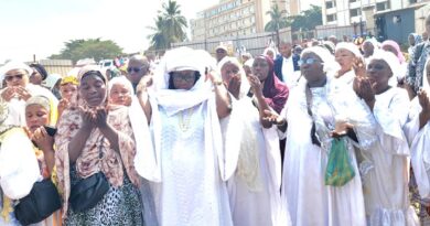 Kaloum : Virginie Touré participe à la marche blanche en mémoire des victimes de l’incendie