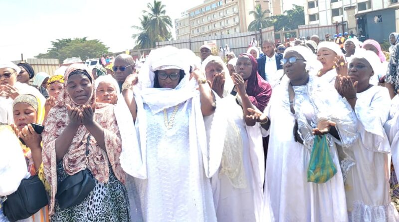 Kaloum : Virginie Touré participe à la marche blanche en mémoire des victimes de l’incendie