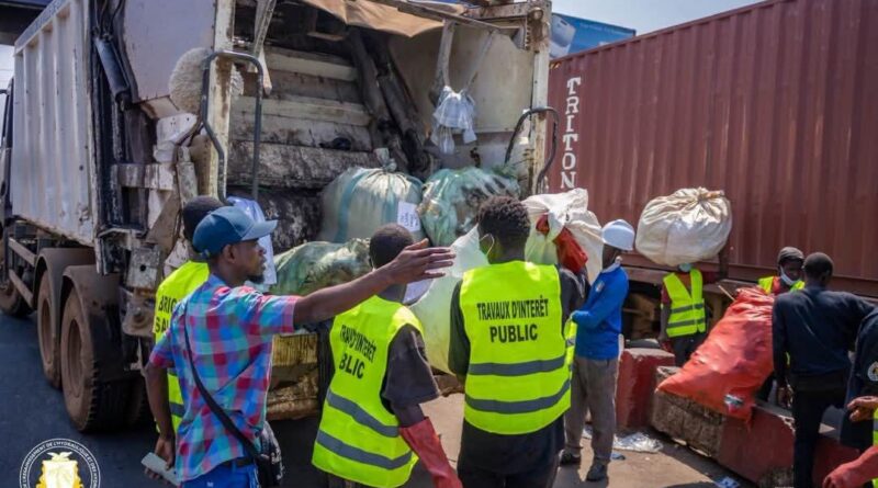 Guinée : pris en flagrant délit de dépôt d’ordures, des citoyens sanctionnés